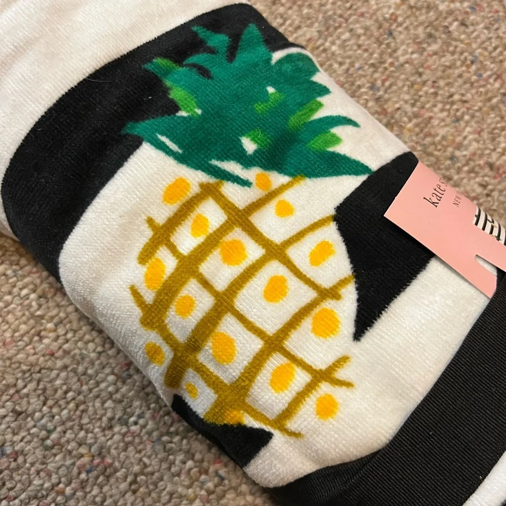 🆕 Kate Spade Pineapple Stripe Beach Towel
